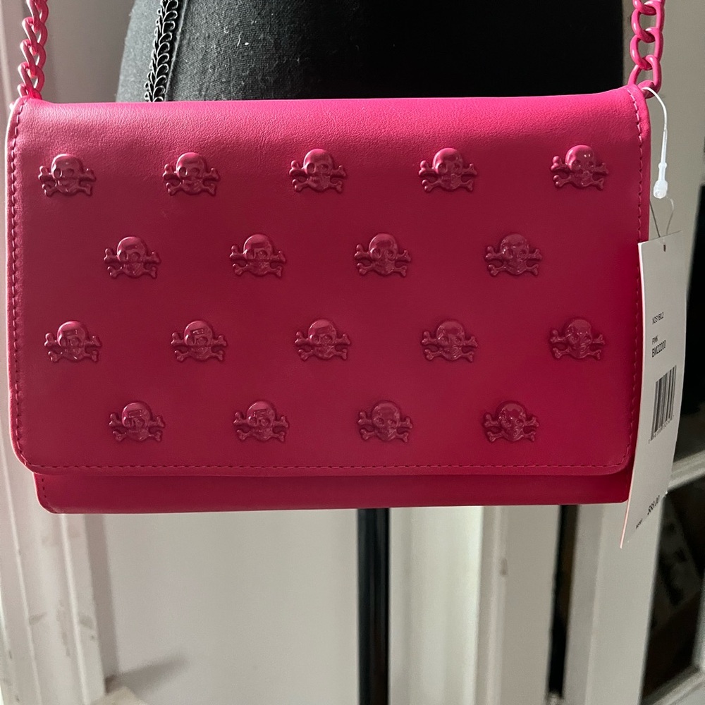 Betsy Johnson pink skull bag so cute new with tags